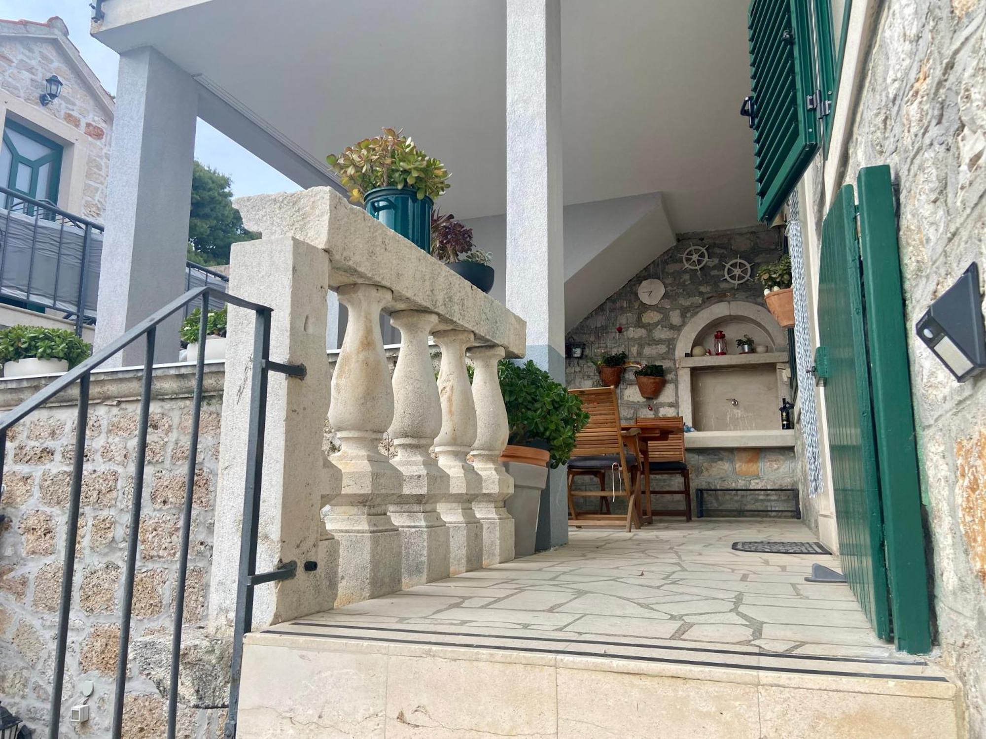 Apartment Simon - Old Stone Charm, Central Bol Life Exterior foto